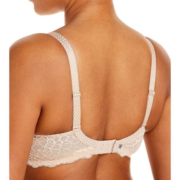 Simone Perele
Caresse 3D Plunge Lace Underwire Bra - Picture 4 of 8